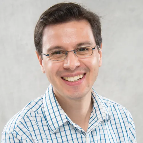 Carlos Baiz headshot