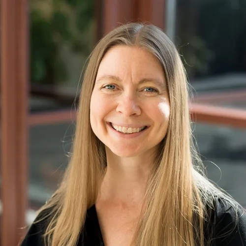 Mindy Maloney headshot