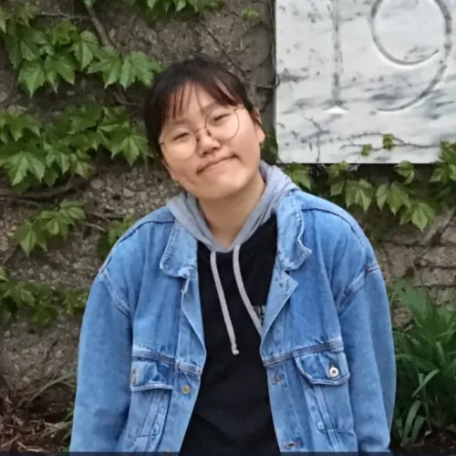 Sue Kim Headshot